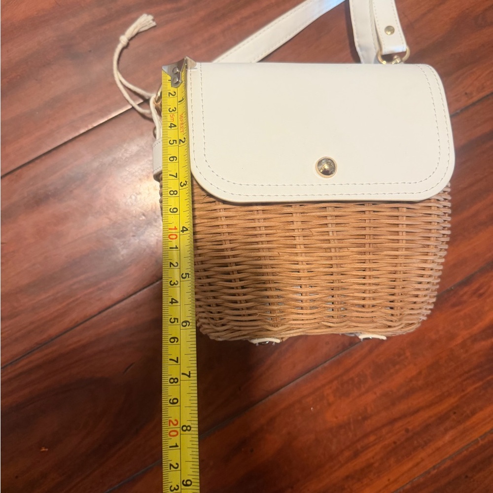 Tommy Bahama Natural Woven Rattan Crossbody with White Flap - Picture 12 of 12